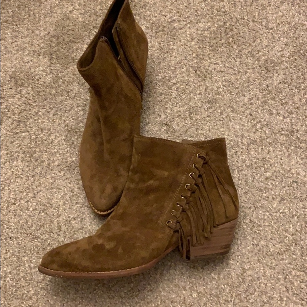 Boots - Picture 3 of 5